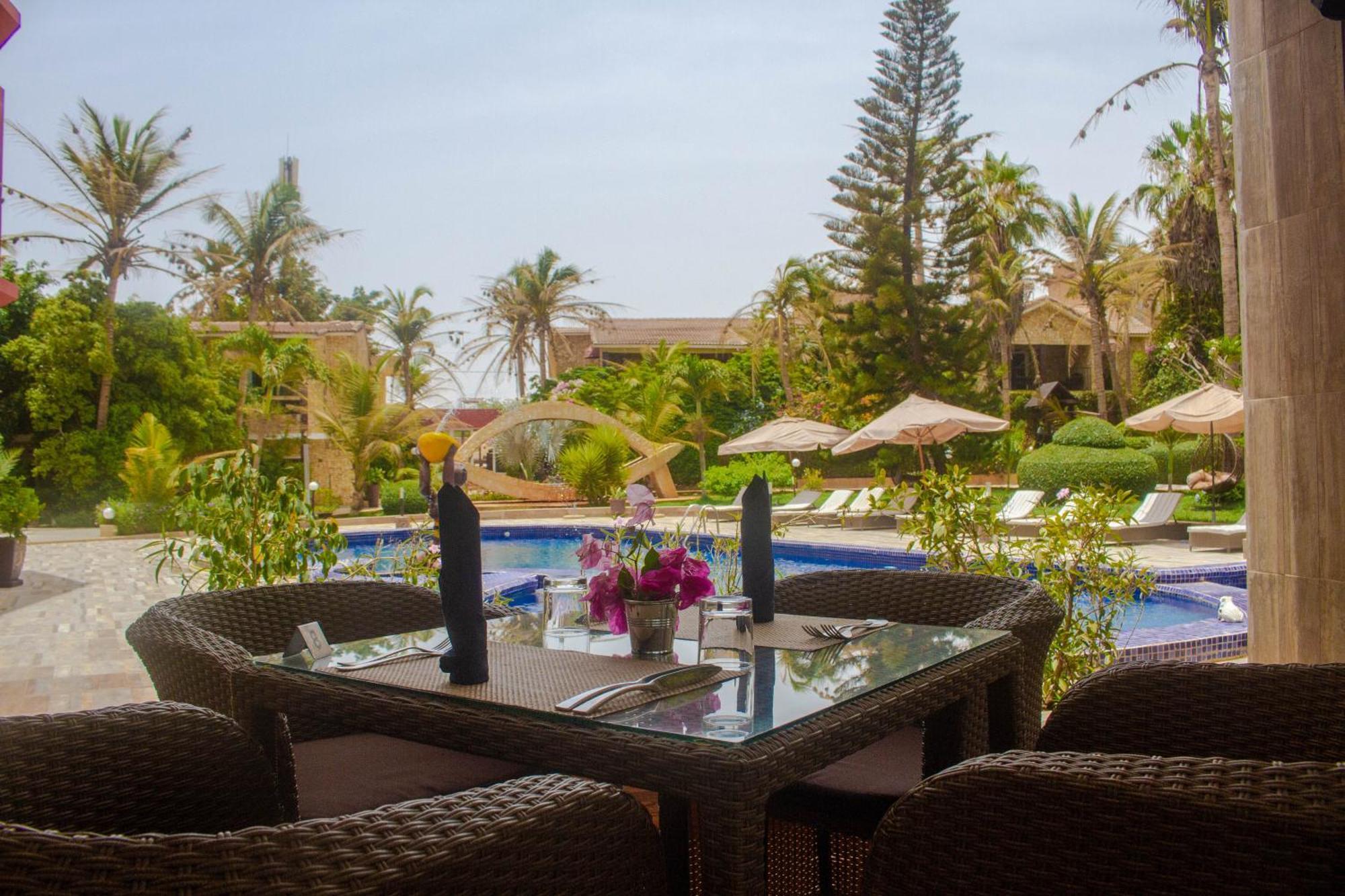 Iris Hotel Toubab Dialaw Buitenkant foto