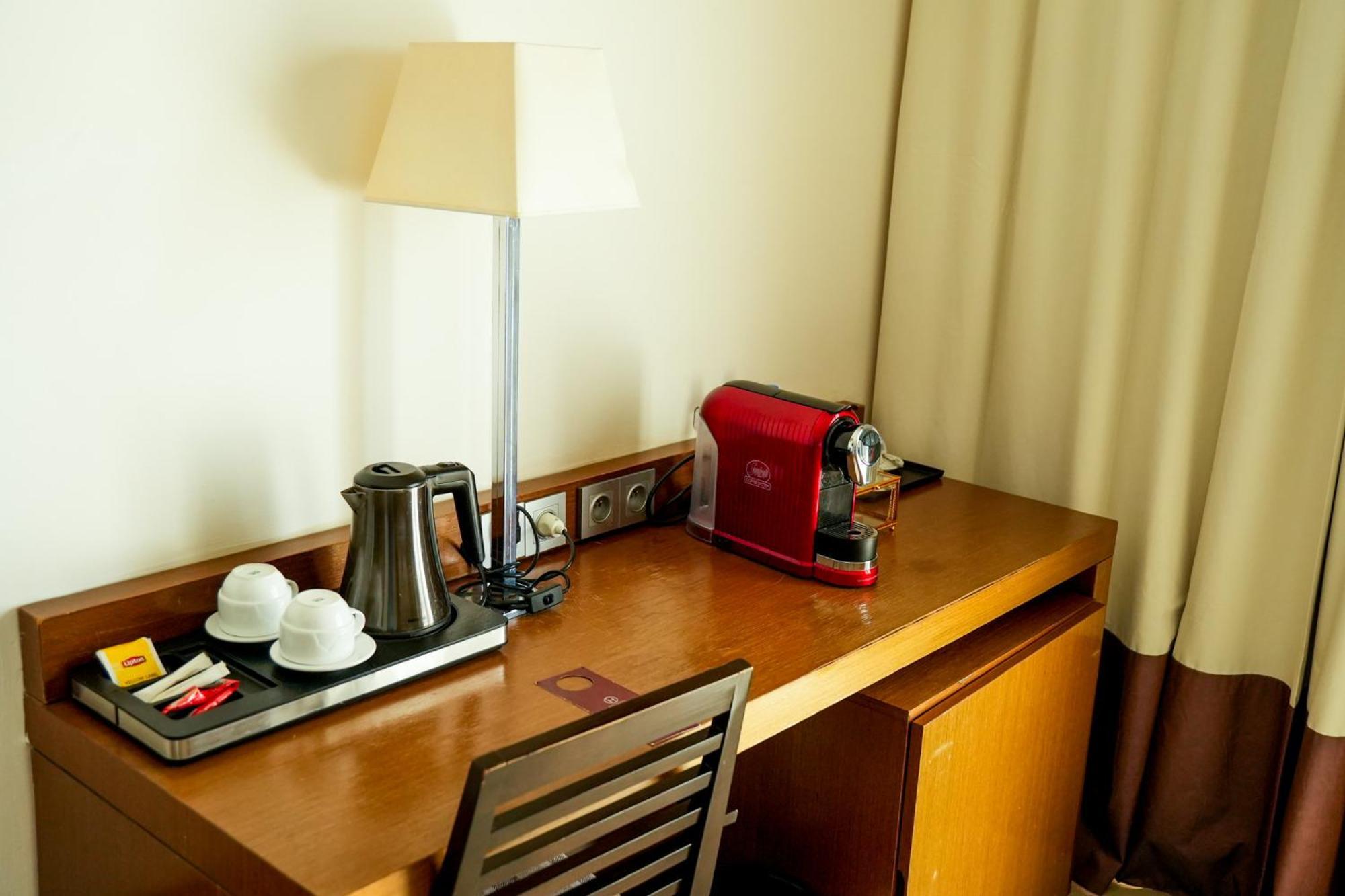 Iris Hotel Toubab Dialaw Buitenkant foto
