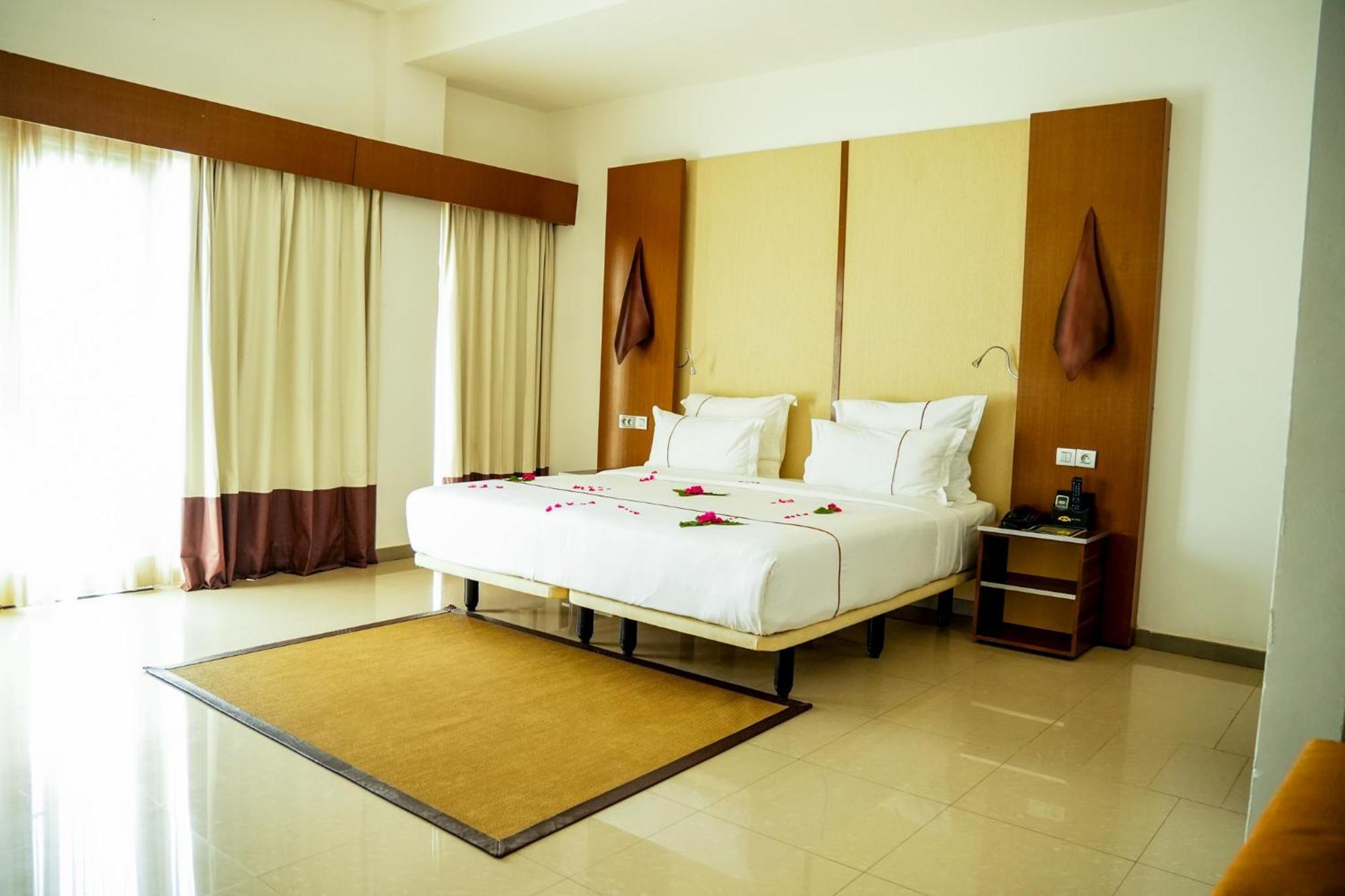 Iris Hotel Toubab Dialaw Buitenkant foto
