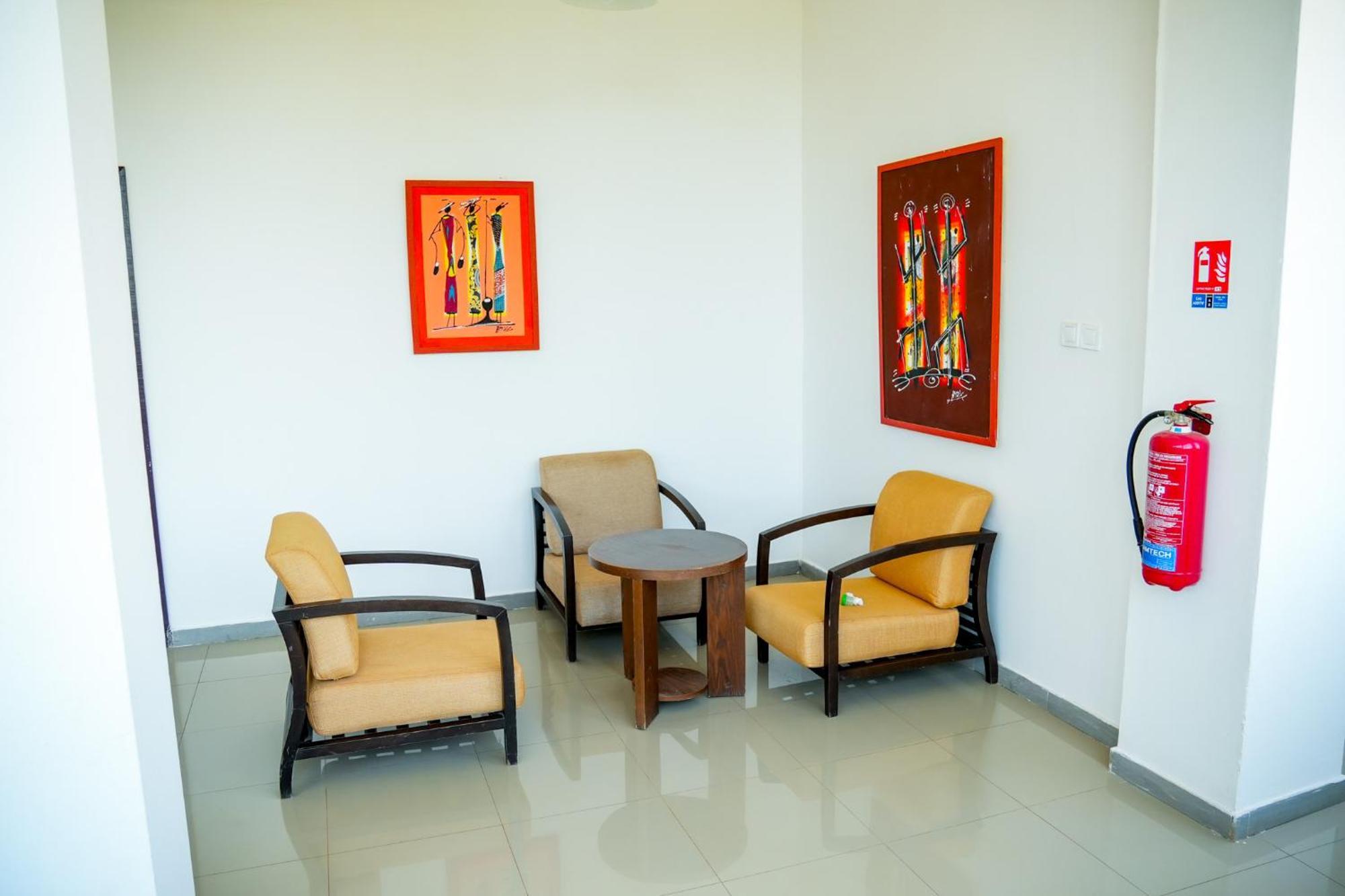 Iris Hotel Toubab Dialaw Buitenkant foto